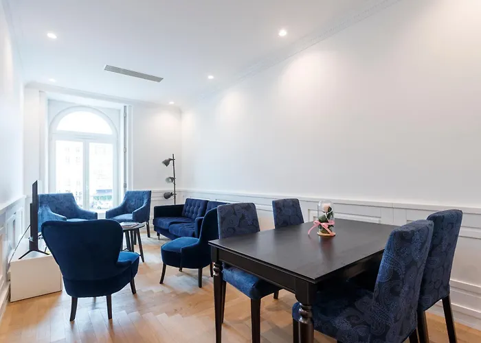 The Boulevard Apartment *