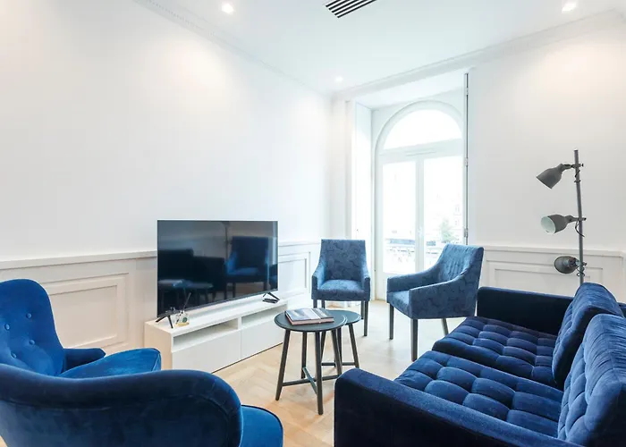 The Boulevard Apartment *